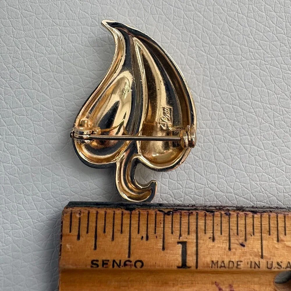 Three Vintage Gold Tone Brooches Two Leaves and a Bow - Picture 7 of 11